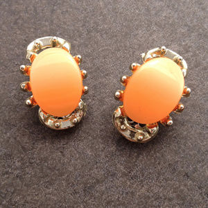 Vintage 50's Peach Thermoset Fashion Earrings